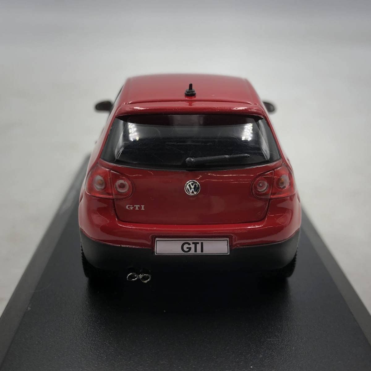 Amazon.co.jp: Volkswagen Golf GTI 1/43 1K0 099 300 G Y3D ミニカー